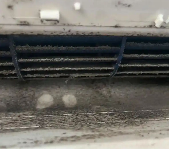 隆化空调吹的风有股烧焦味是怎么回事